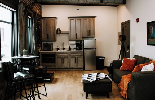 Leitchfield Apartamento | The 1935 Historic Alexander Hotel/ The Jackson Suite in Leitchfield, KY