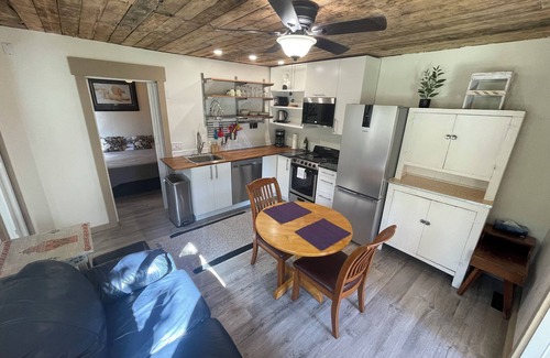 Yellowhead County Cabina | The 1944 Robb Cabin