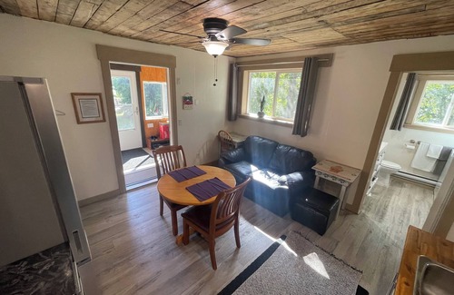 Yellowhead County Cabina | The 1944 Robb Cabin