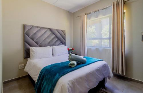 Greater Johannesburg Metropolitan Area Apartamento | The 2 Bedroom WaterfallRidge Nest next to Mall of Africa