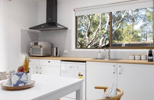 Upper Coomera Casa | The 2BR Farm Escape, idyllic scenery,peaceful tour