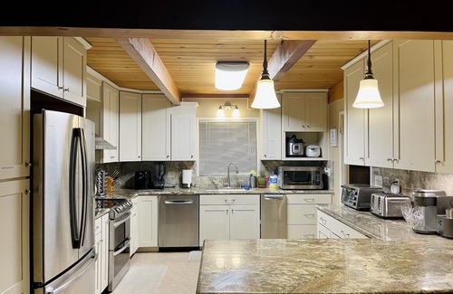 Mi-Wuk Village Cabina | The 4 bedroom, EV charger Celestial Home near Pinecrest lake.