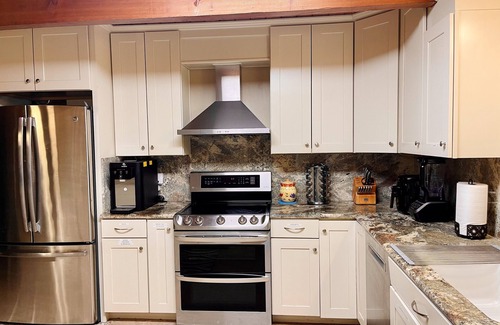 Mi-Wuk Village Cabina | The 4 bedroom, EV charger Celestial Home near Pinecrest lake.