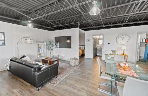 Fort Wayne Apartamento | The 418. An 1866 Build with Modern Comforts