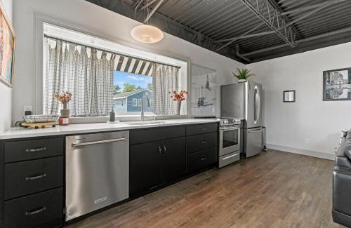 Fort Wayne Apartamento | The 418. An 1866 Build with Modern Comforts