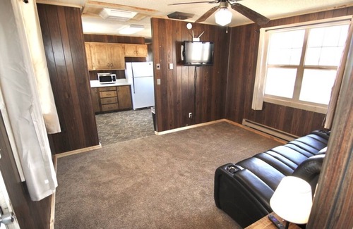 Blanding Cabina | The 4x4 Bunkhouse Cabin