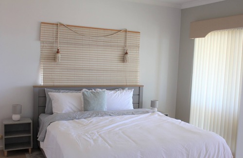 Meadow Springs Casa | THE 5x2 BEACH HOUSE ON HAMILTON WITH OCEAN VIEWS