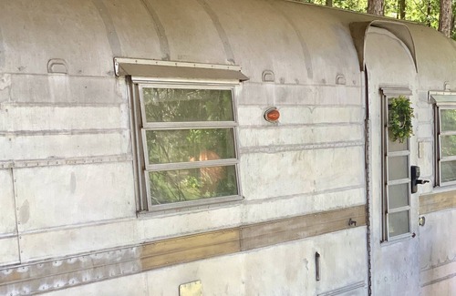 Hattiesburg Casa | The 67 Streamline Camper with Pool and Yard Games!
