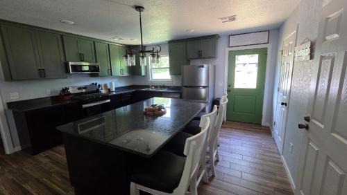 Atoka Apartamento | The 8th House of Fergueson