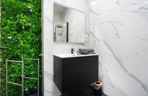 Saint-Laurent Apartamento | The 99, Appartement sauna & parking