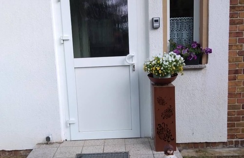 Mohlau Apartamento | The apartment has about 40 square meters of living space and is equipped with a kitchen, dining area (for 4 people) and a sofa bed and TV.