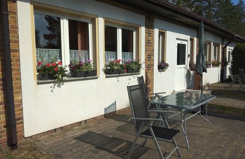 Mohlau Apartamento | The apartment has approx. 40 square meters of living space, a bedroom with a double bed and en-suite bathroom and another room with a kitchenette.