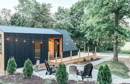 Harrison Cabina | The A-Frame, hot tub, patio, glamping luxury, WiFi, Heat/AC, access to pool