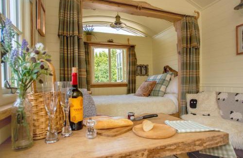 Broughton Hackett Casa | the abberton shepherds hut