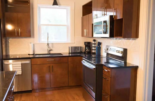 Lyndhurst Casa | The Abigail House