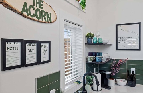 Downtown Apartamento | The Acorn - Studio w/ Kitchen, AC, WiFi, Washer
