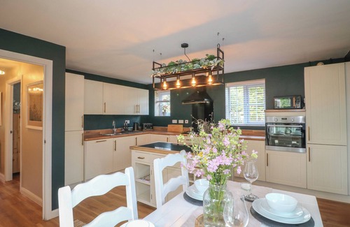 Yarnfield Cabaña | THE ACTIVE RECOVERY RETREAT, pet friendly, with a garden in Stone