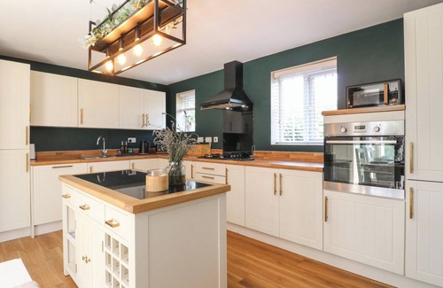 Yarnfield Cabaña | THE ACTIVE RECOVERY RETREAT, pet friendly, with a garden in Stone