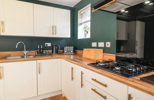 Yarnfield Cabaña | THE ACTIVE RECOVERY RETREAT, pet friendly, with a garden in Stone