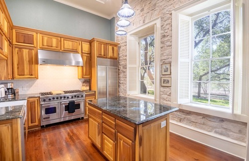 Lampasas Casa | Restored historical home and guest cottage
