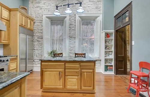 Lampasas Casa | Restored historical home and guest cottage
