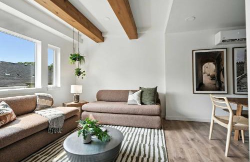 Kerns Casa | The Adelynn - 5BR Modern Luxury - Central Spot