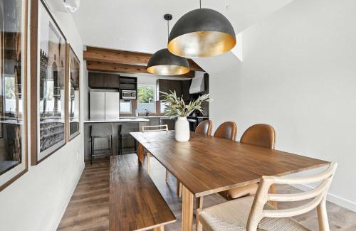 Kerns Casa | The Adelynn - 5BR Modern Luxury - Central Spot