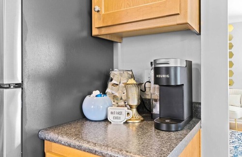 South Kansas City Casa | The adorable Kansas City Coach House is cozy, clean, and comfortable