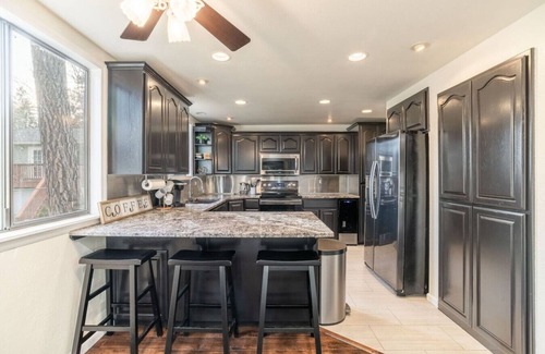 Post Falls Casa | Spacious 5BR Retreat w/ Pickleball, Pool Table & River Access!
