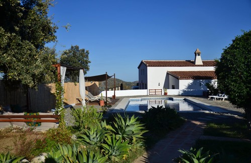Tolox Casa | The African House, alojamiento sostenible entre Ronda y Málaga