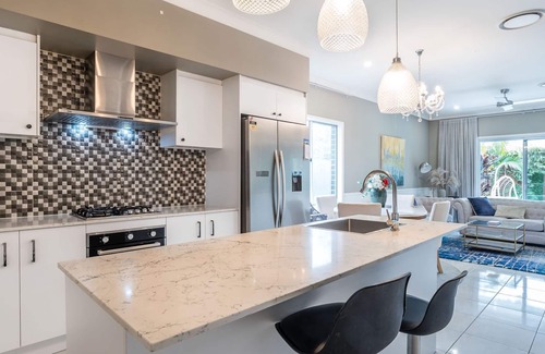 Northgate Casa | The Airport Stop Modern, 15min to Brisbane City