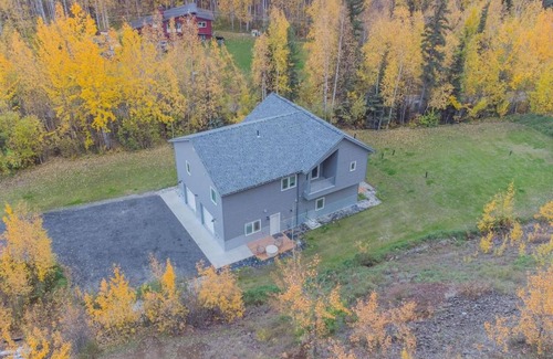 Badger Apartamento | The Alaska Brown Hills Retreat 3 ADA Adapting
