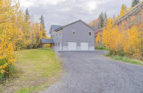 Badger Apartamento | The Alaska Brown Hills Retreat 3 ADA Adapting