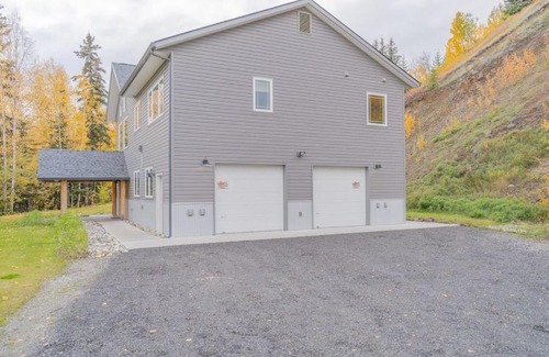 Badger Apartamento | The Alaska Brown Hills Retreat 3 ADA Adapting