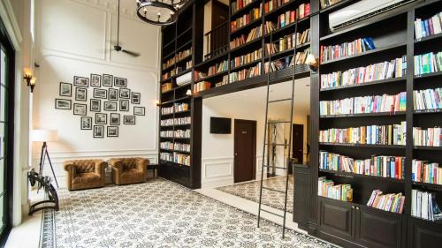 Phu Nhuan Hotel | The Alcove Library Hotel