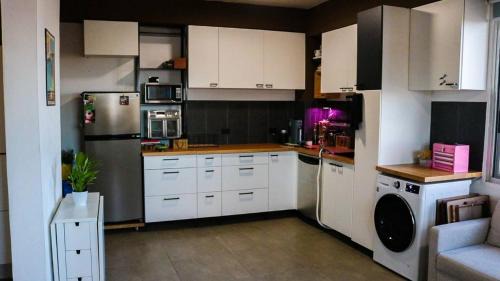 Rio Piedras Apartamento | The Alexa tiny apartment city view