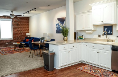 Goldsboro Apartamento | The Alexander Craige Blue Loft