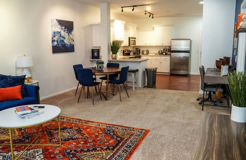 Goldsboro Apartamento | The Alexander Craige Blue Loft