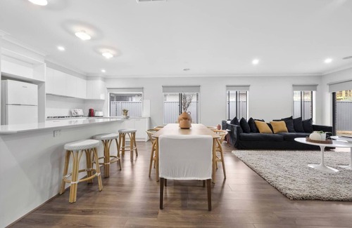 Alfredton Casa | The Alfredton Spacious Ballarat Stay for Families