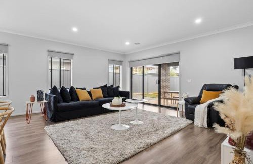 Alfredton Casa | The Alfredton - Spacious Ballarat Stay for Families