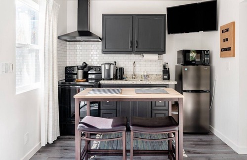 Ladera Heights Casa | The Alice LA: Luxe Private Bungalow Near Beach