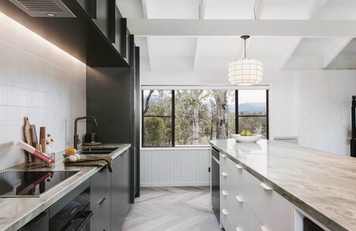 Glen Davis Casa | The Alice Escape by Contemporary Hotels