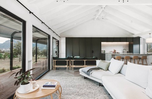 Glen Davis Casa | The Alice Escape by Contemporary Hotels