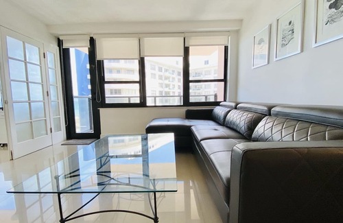 La Gorce Condominio | The Alicia on the Beach! 2BR/2BA Resort Experience