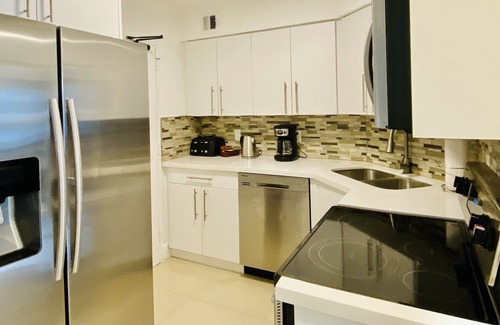 La Gorce Condominio | The Alicia on the Beach! 2BR/2BA Resort Experience