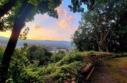 North Adams Apartamento | The Allen House historic North Adams Home in the Berkshire Mountains
