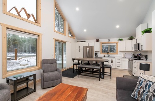 Valemount Casa | The Alpine Cabin - Tres Habitaciones Casa, Capacidad 6