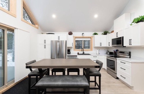 Valemount Casa | The Alpine Cabin - Tres Habitaciones Casa, Capacidad 6