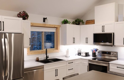 Valemount Casa | The Alpine Cabin - Tres Habitaciones Casa, Capacidad 6
