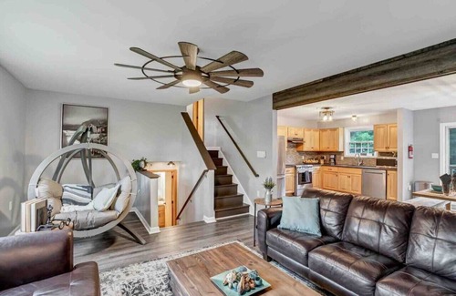East Stroudsburg Casa | The Alpine House Retreat